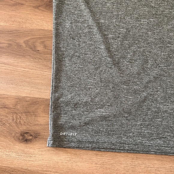 Nike Men's Heathered Short-Sleeve Hydroguard Swim Shirt- EUC - Picture 3 of 8